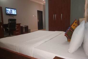 هتل Bjorne Classic Suites