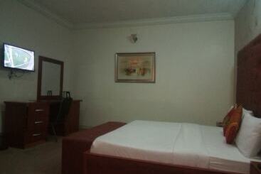 هتل Bjorne Classic Suites