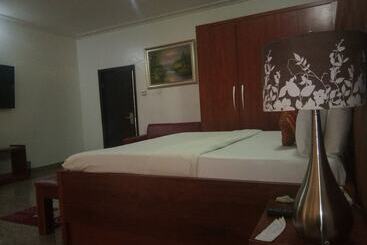 هتل Bjorne Classic Suites
