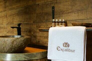 هتل Excalibur Mini