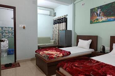 هتل Vrindavan Palace