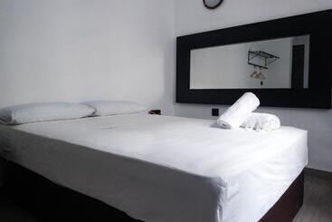 پانسیون Hostal Andrea