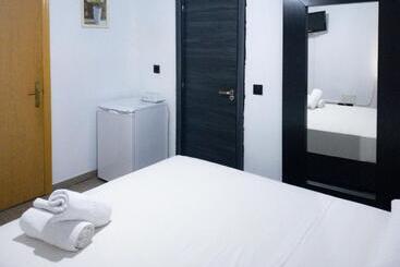 پانسیون Hostal Andrea
