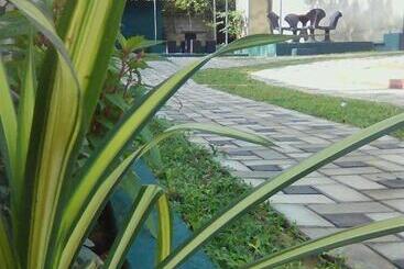پانسیون Thomasha Homestay & Tuk Tuk Service