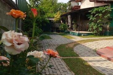 پانسیون Thomasha Homestay & Tuk Tuk Service