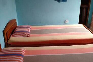 پانسیون Thomasha Homestay & Tuk Tuk Service