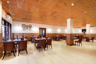 هتل Sobralia Casino Resort & Spa