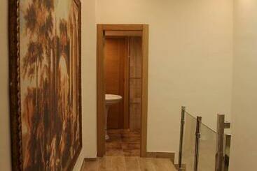پانسیون Hostal Poeta Machado