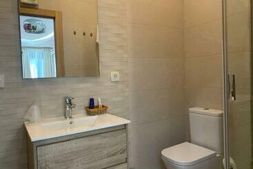 پانسیون Hostal Poeta Machado