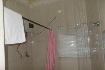 پانسیون Room In Lodge   Dublina Hotels And Suites