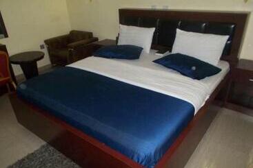 پانسیون Room In Lodge   Dublina Hotels And Suites