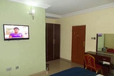پانسیون Room In Lodge   Dublina Hotels And Suites