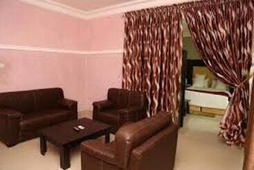 پانسیون Room In Lodge   Hampton Towers Spa