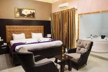 پانسیون Room In Lodge Hampton Towers Spa