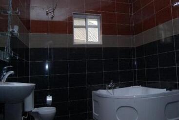 پانسیون Room In Lodge   Royal Park Hotel Suite Asaba
