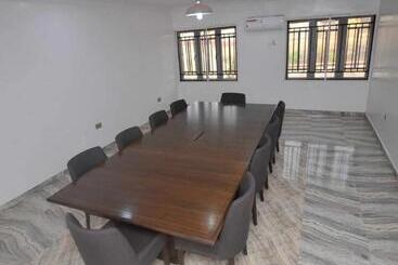 پانسیون Room In Lodge   Royal Signature Suites And Apartments