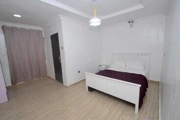 پانسیون Room In Lodge   Royal Signature Suites And Apartments