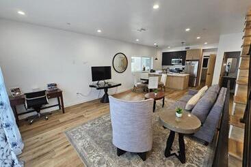 Stayspro   Hollywood Homes Minutes To Everything Spacious And Free Parking