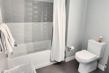 Stayspro   Hollywood Homes Minutes To Everything Spacious And Free Parking