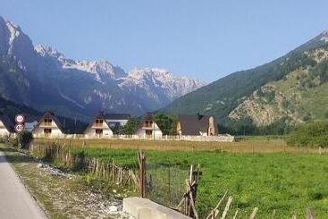 هتل Bujtinat E Lugines Valbone