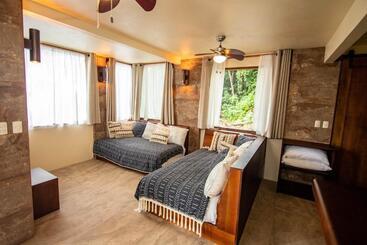 هتل Selva Armonia Immersive Jungle Resort