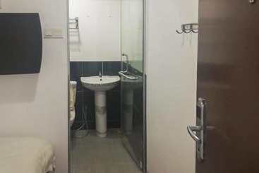 בית מלון כפרי Oyo 90248 Kapitan Inn