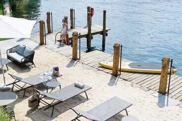 Laqua By The Lake
