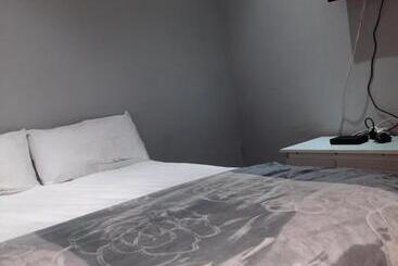 膳宿费 Luvuyos Guest House Pmb