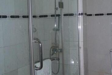 پانسیون Room In Lodge   Bellwood Hotel Limited