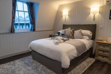 The Three Crowns B&b