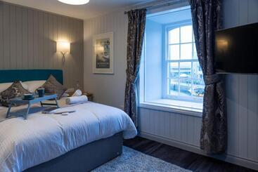 The Three Crowns B&b