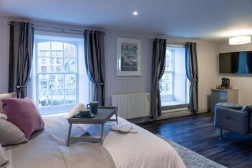 The Three Crowns B&b