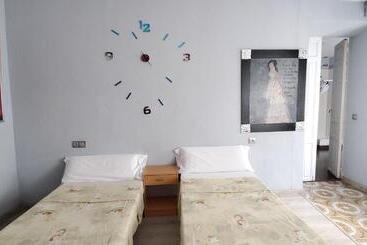 هتل Hostal Martes Cáceres Plaza Mayor   Tercer Piso Sin Ascensor