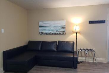 Parlee Beach Motel