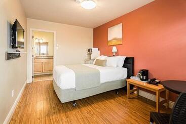 Parlee Beach Motel