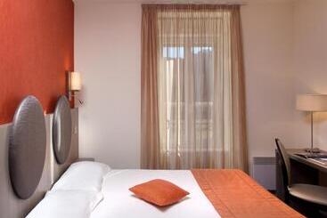 هتل Arverna Vichy   Clt