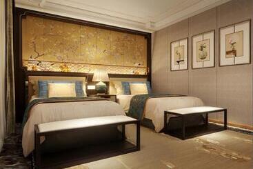 هتل Beverly Plaza