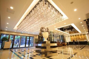 هتل Beverly Plaza