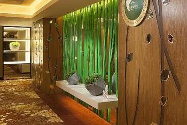 هتل Beverly Plaza
