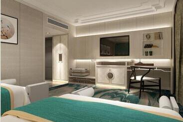 هتل Beverly Plaza