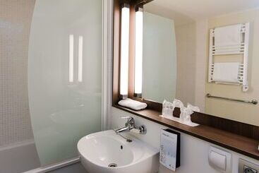 هتل Campanile Deauville  Saint Arnoult