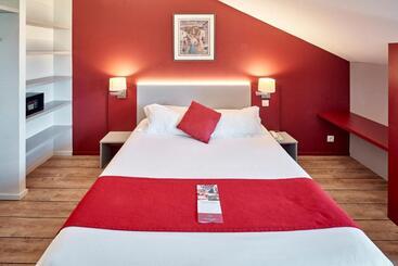 هتل Donibane Saint Jean De Luz