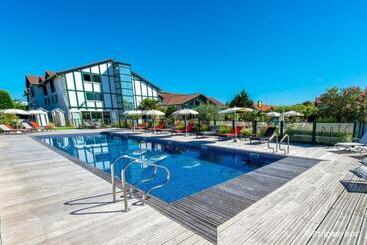 هتل Donibane Saint Jean De Luz