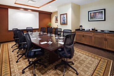 هتل Hilton Garden Inn Montreal Centre Ville