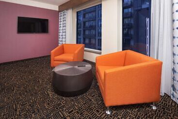 هتل Hilton Garden Inn Montreal Centre Ville