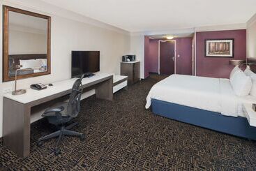 هتل Hilton Garden Inn Montreal Centre Ville