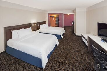 هتل Hilton Garden Inn Montreal Centre Ville
