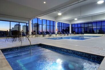 هتل Hilton Garden Inn Montreal Centre Ville