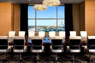هتل Hilton San Diego Bayfront