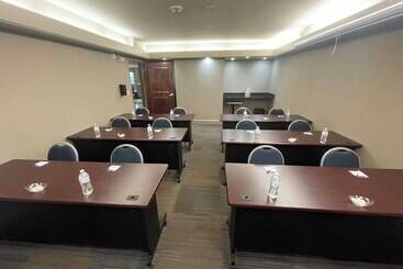 هتل Holiday Inn Express Cleveland Downtown, An Ihg
